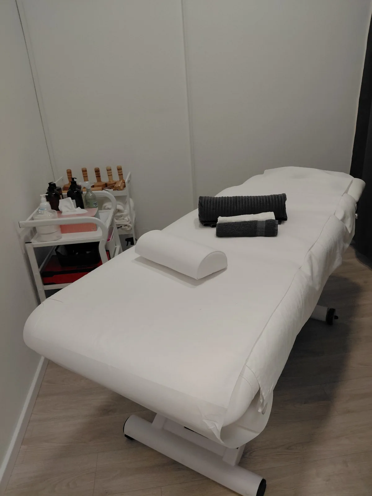 Detalji ambijenta — dekor i rasvjeta